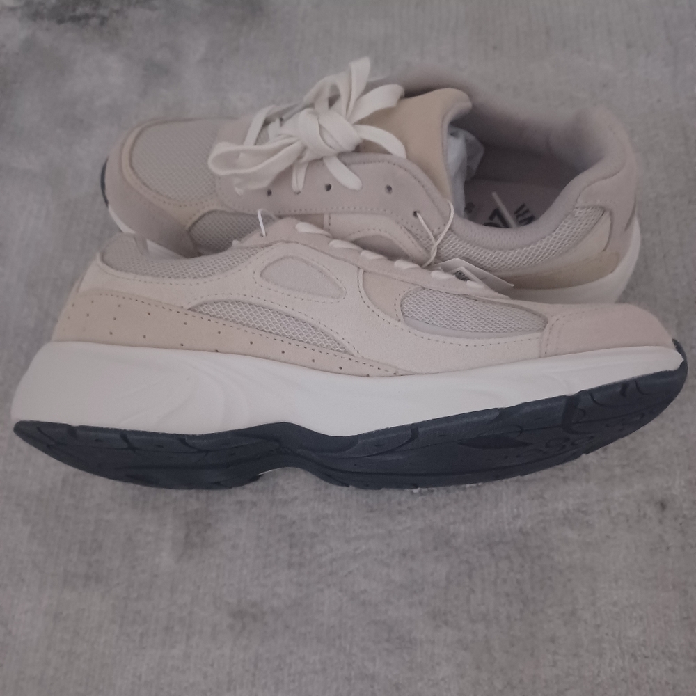 Sneakers - Picture 9 of 9